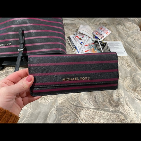 Michael Kors Tote and matching wallet - Picture 4 of 8
